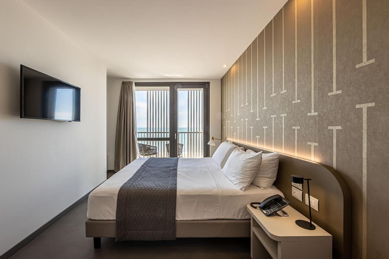 Diva Hotel Lignano - Adults Only Lignano Sabbiadoro Kültér fotó