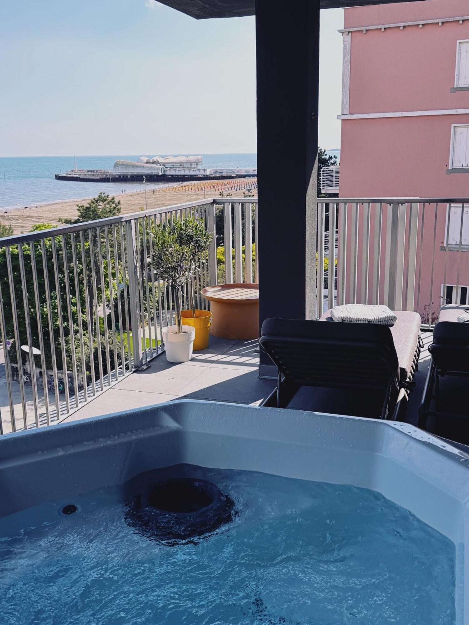 Diva Hotel Lignano - Adults Only Lignano Sabbiadoro Kültér fotó